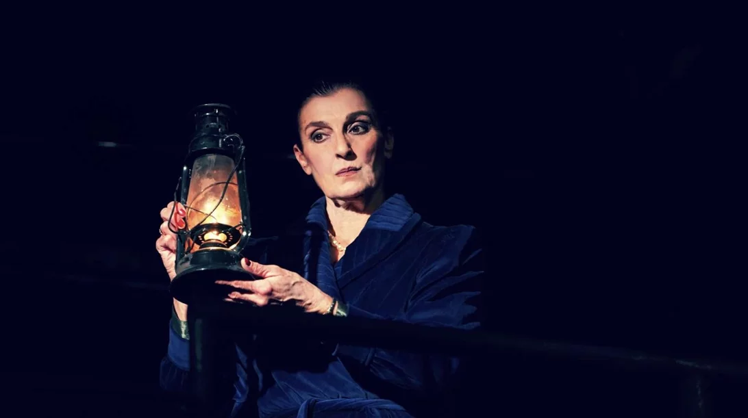 Μίνα Χειμώνα: "Πώς διαμορφώνεται ένας άνθρωπος μέσα σ’ ένα σύστημα όπου η αδικία και η κακοποίηση είναι κανονικότητα;"