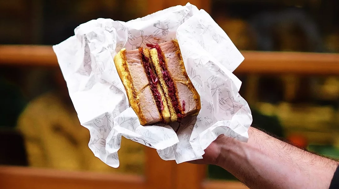 Πού τρώει και πίνει η Αθήνα, λίγο πριν τις γιορτές