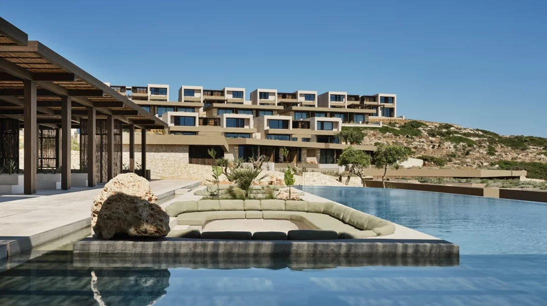 Το πρώτο παραθαλάσσιο θέρετρο της JW Marriott στη Μεσόγειο μόλις άνοιξε στην Κρήτη