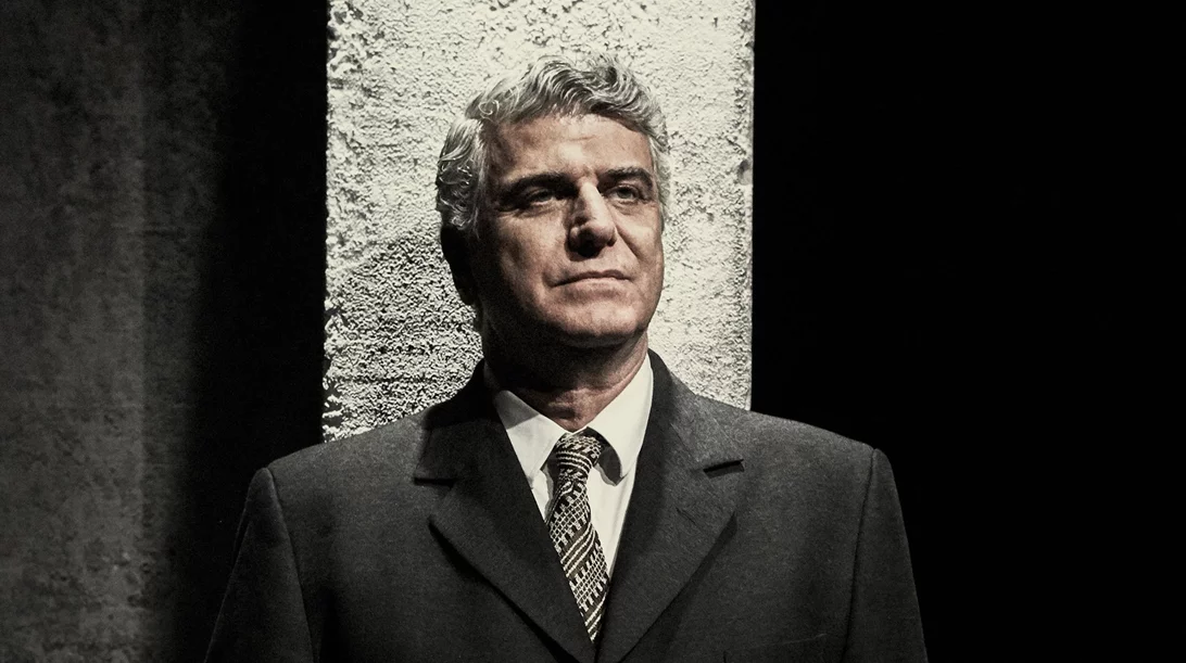 "Ο θάνατος του Εμποράκου": Μία πολύ δυνατή στιγμή του Βλαδίμηρου Κυριακίδη σε μία ωραία παράσταση από τον Γιώργο Νανούρη