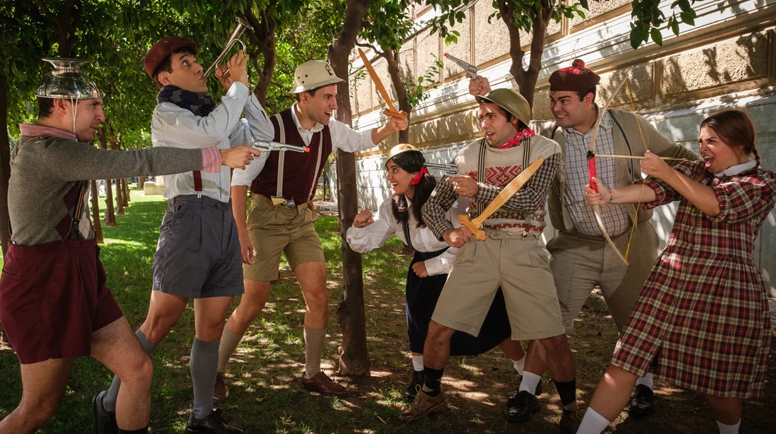 "Τα ξύλινα σπαθιά": Το λογοτεχνικό αντιπολεμικό έργο για πρώτη φορά στο θέατρο Βρετανία