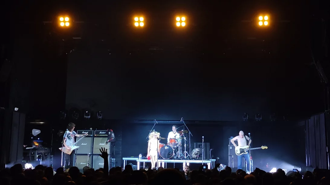 Το βράδυ που η Αθήνα ερωτεύτηκε τους Amyl and the Sniffers