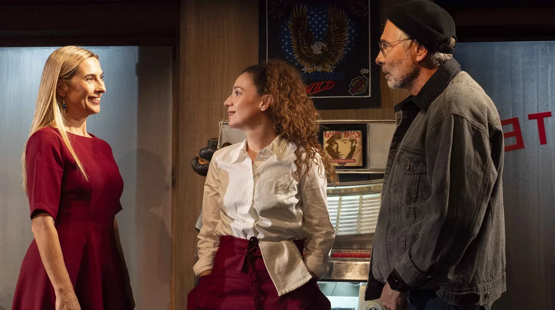 "Σε βλέπω": Οι πρώτες φωτογραφίες της παράστασης αποτυπώνουν μια συνεργασία γεμάτη χημεία