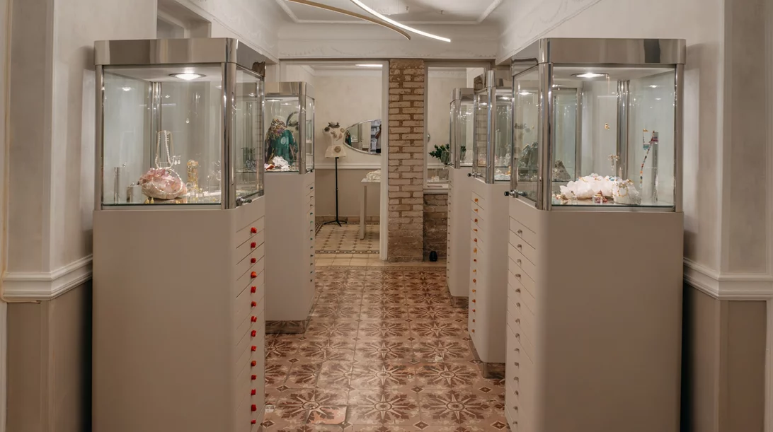 "Cosmic Spectrum": Μία έκθεση για τη μεταμορφωτική εμπειρία του φωτός