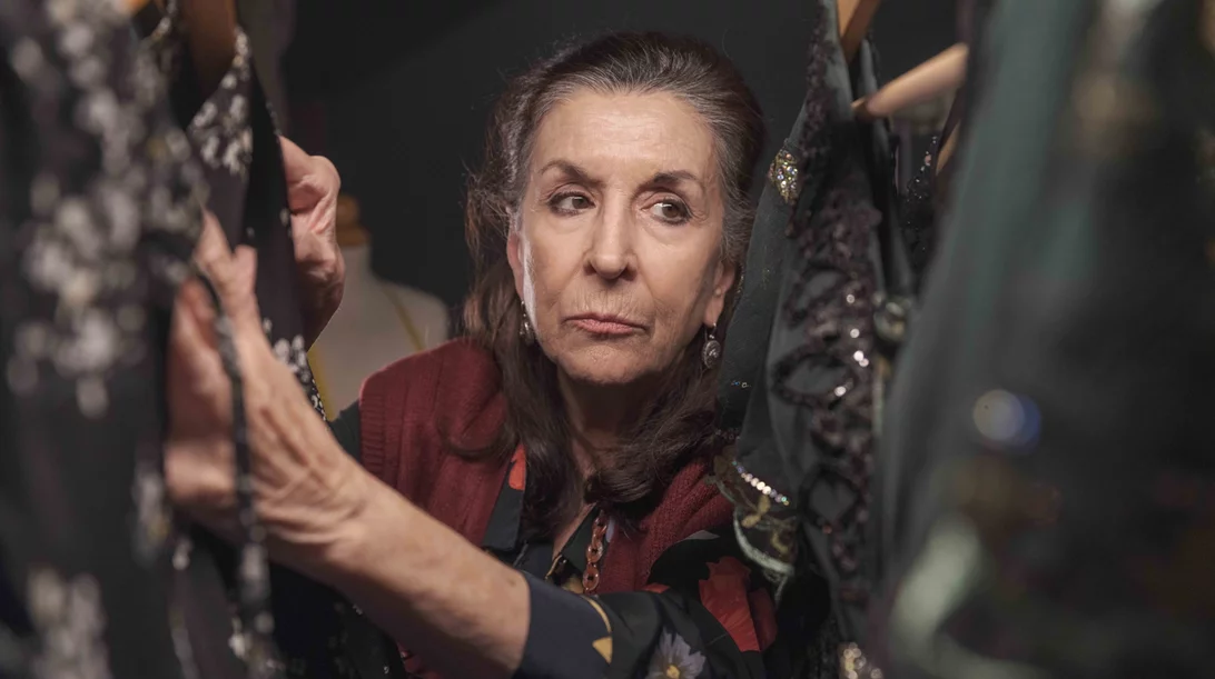 Η παράσταση "Μια ζωή - Ο μονόλογος μιας μοδίστρας" με τη Νένα Μεντή στη Θεσσαλονίκη