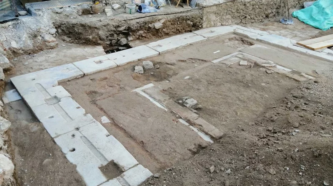 Σημαντικές αρχαιότητες των ύστερων ρωμαϊκών χρόνων βρέθηκαν στην Πλατεία Θεάτρου