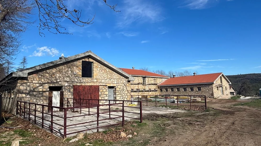 Εργασίες για τη δημιουργία έκθεσης στο κτίριο του Νέου Βουστασίου στο Τατόι