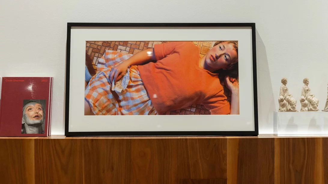 Νέες αφίξεις στο Cycladic Shop με αφορμή την έκθεση της Cindy Sherman