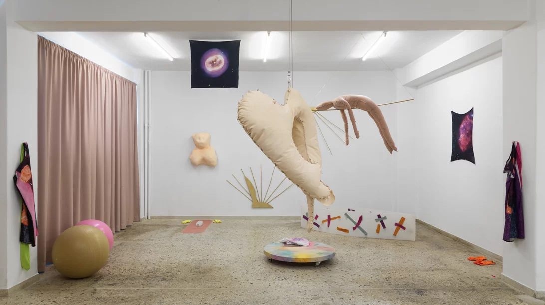 Αυλαία για το "Revolution is not a one time event" του Tavros