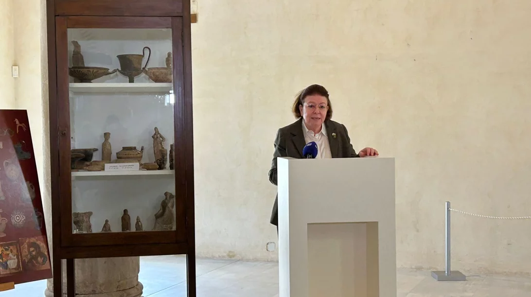 Λίνα Μενδώνη: "Παράδειγμα προς μίμηση η δωρεά Ζουμπουλάκη, οι συλλογές αρχαιοτήτων πρέπει να αποδίδονται στην Ελλάδα και τον ελληνικό λαό"