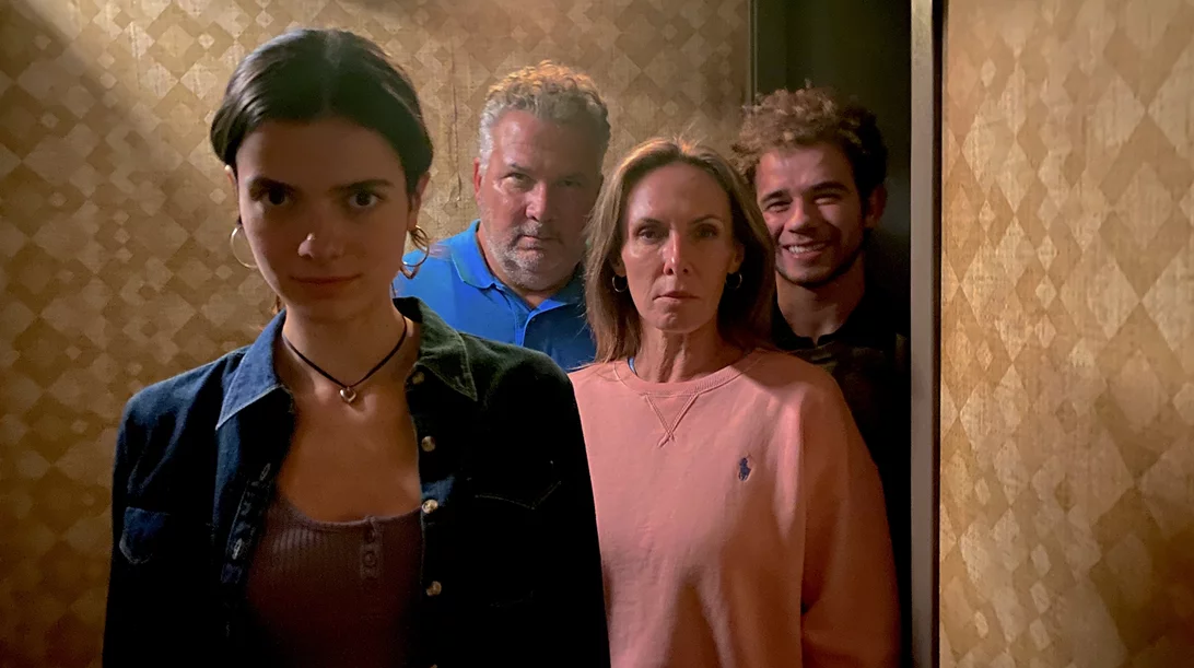 Ντένης Ηλιάδης και Εβελίνα Παπούλια μιλούν για το αγωνιώδες θρίλερ "Buzzheart"