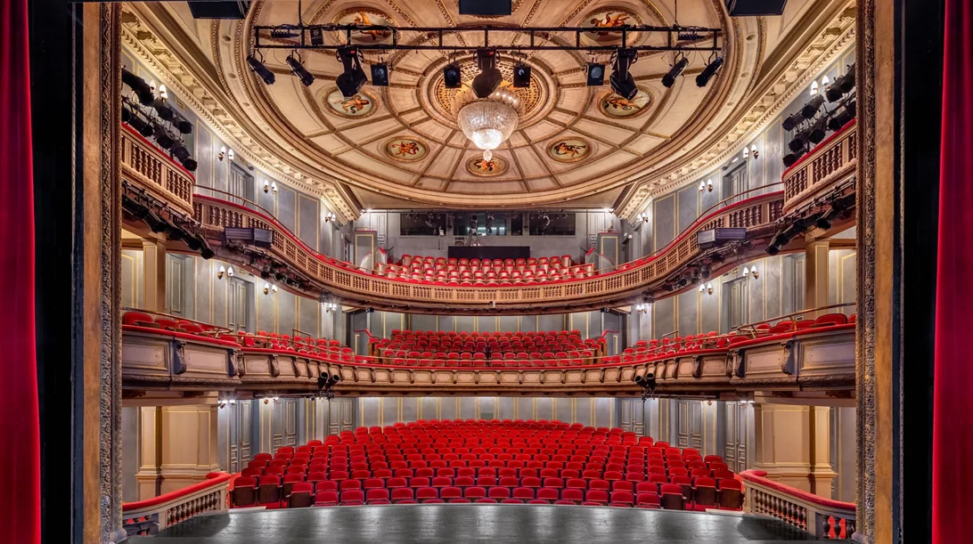 Εθνικό Θέατρο: Επιστρέφουν οι παραστάσεις καθολικής προσβασιμότητας