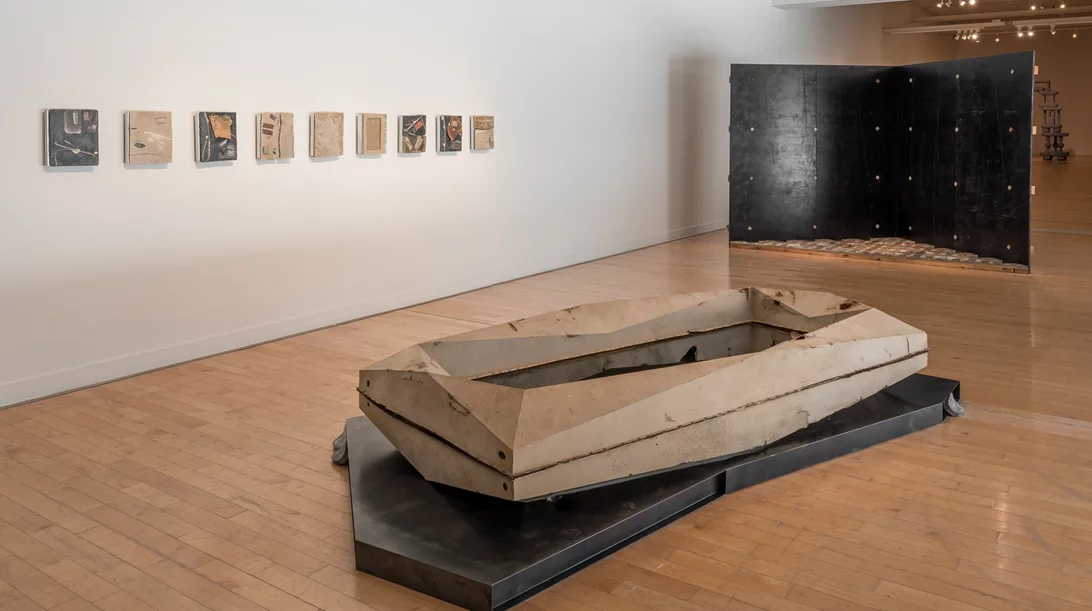 Δίνουμε ραντεβού στον Πειραιά για δύο ιντριγκαδόρικες εκθέσεις