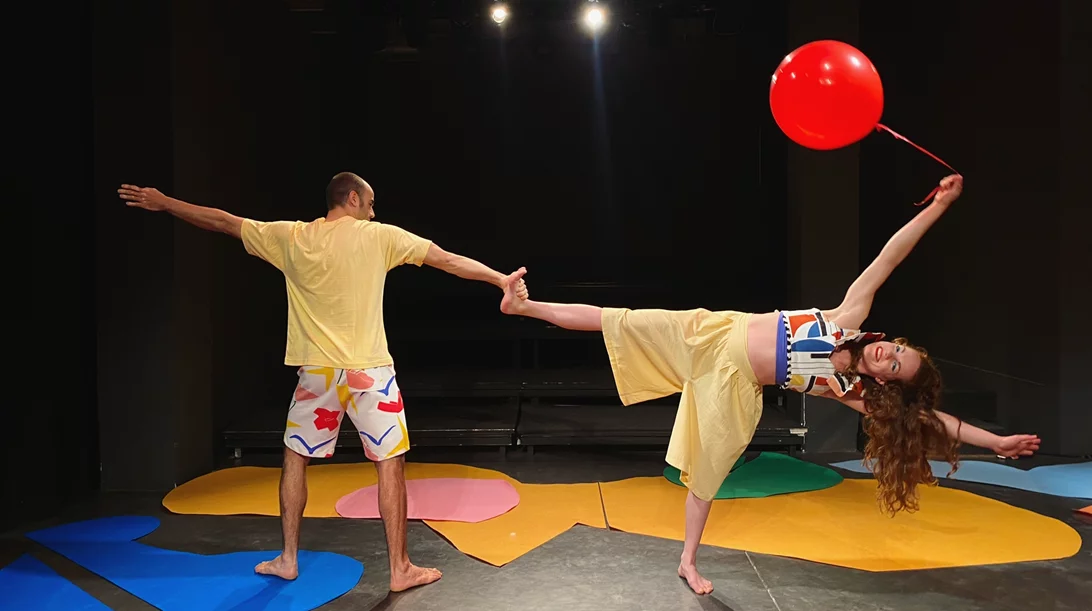 Η Στέλλα Σερέφογλου μάς βάζει στον κόσμο του "ΟΠ!", μια συναρπαστική θεατρική εμπειρία για πολύ μικρούς θεατές