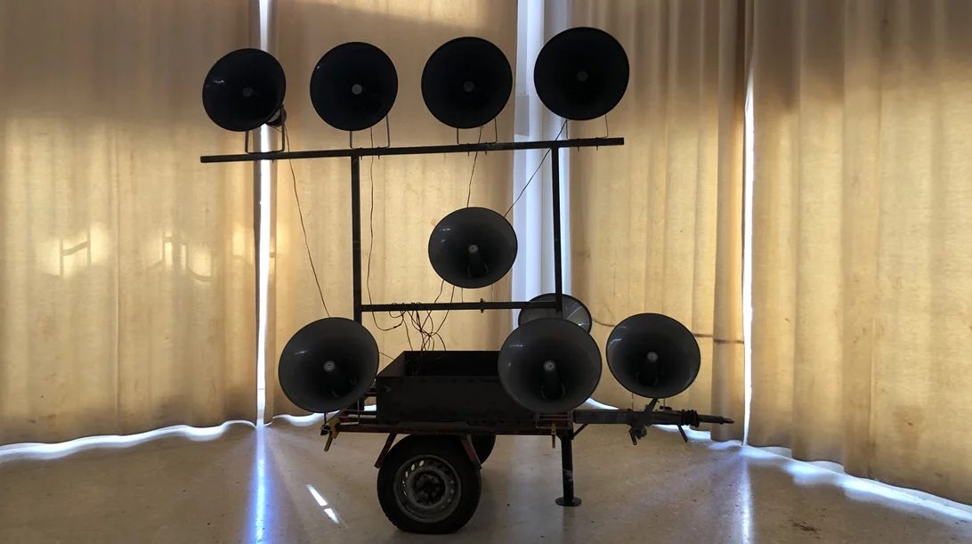 Μια οπτικοακουστική εγκατάσταση στα Εξάρχεια "μυρίζει βούτυρο"