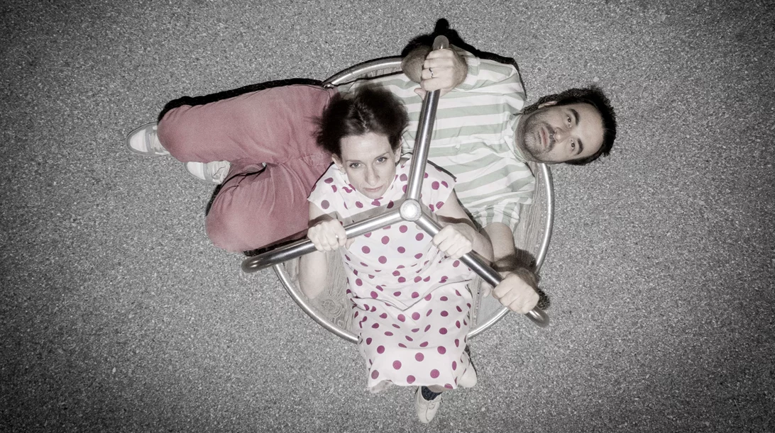 5 λόγοι για να δεις τη 'Ruby Moon' από την Ειρήνη Δερμιτζάκη