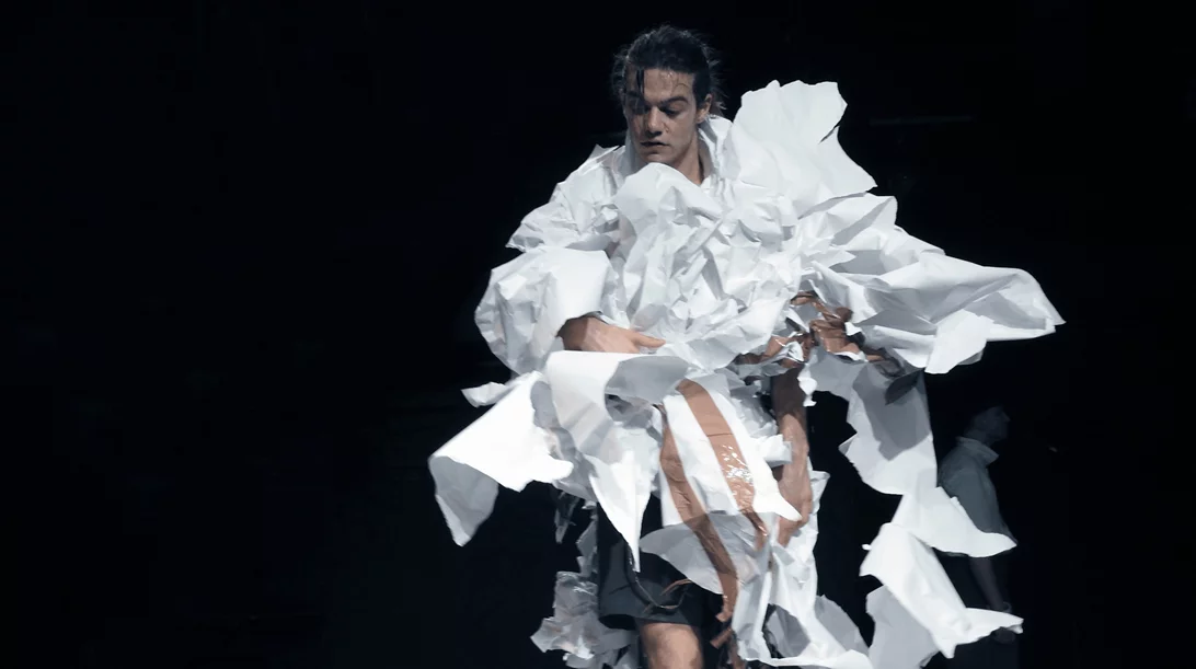 "Σπαραγμός - μια αφήγηση για..": Μια σύγχρονη αφήγηση για το πένθος και την απώλεια