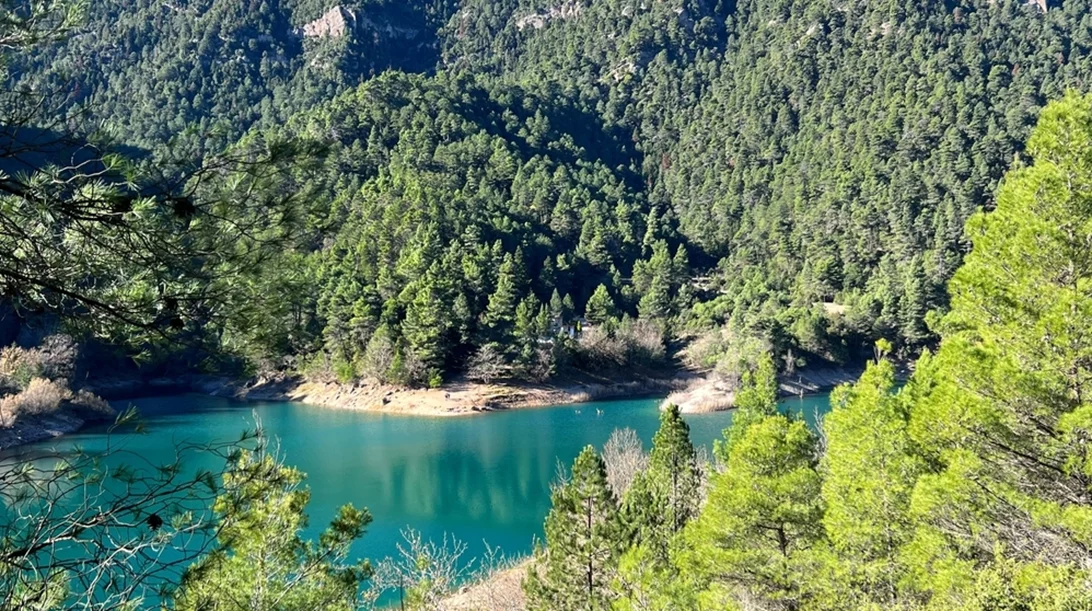 Λίμνη Τσιβλού: Μονήμερη εκδρομή με κρυστάλλινα νερά κοντά στην Αθήνα