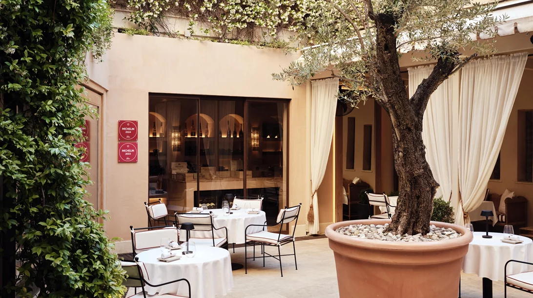 Λένε πως αυτή είναι η πιο γαστρονομική αυλή της Αθηναϊκής Ριβιέρας