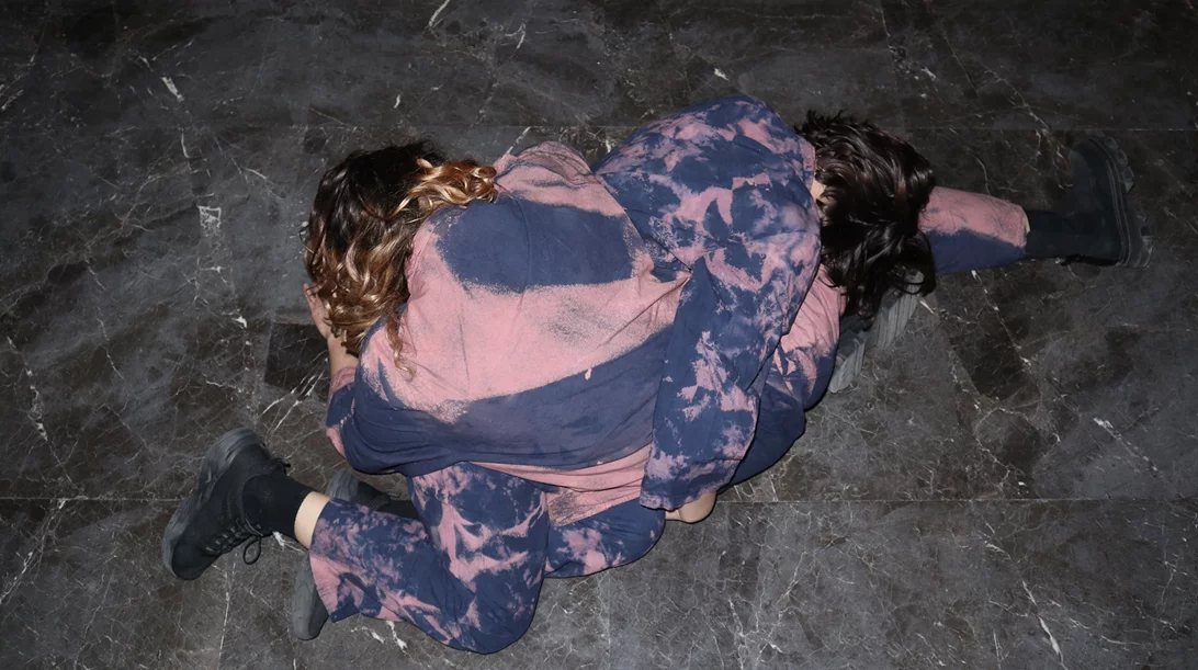 Το ερευνητικό πρότζεκτ "[α] border of dying" επικεντρώνεται στις εικαστικές τέχνες