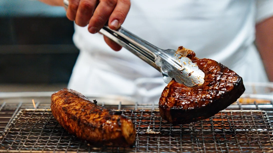 Οι κοπές ψαριών έχουν τη στιγμή τους στα εστιατόρια της Αθήνας