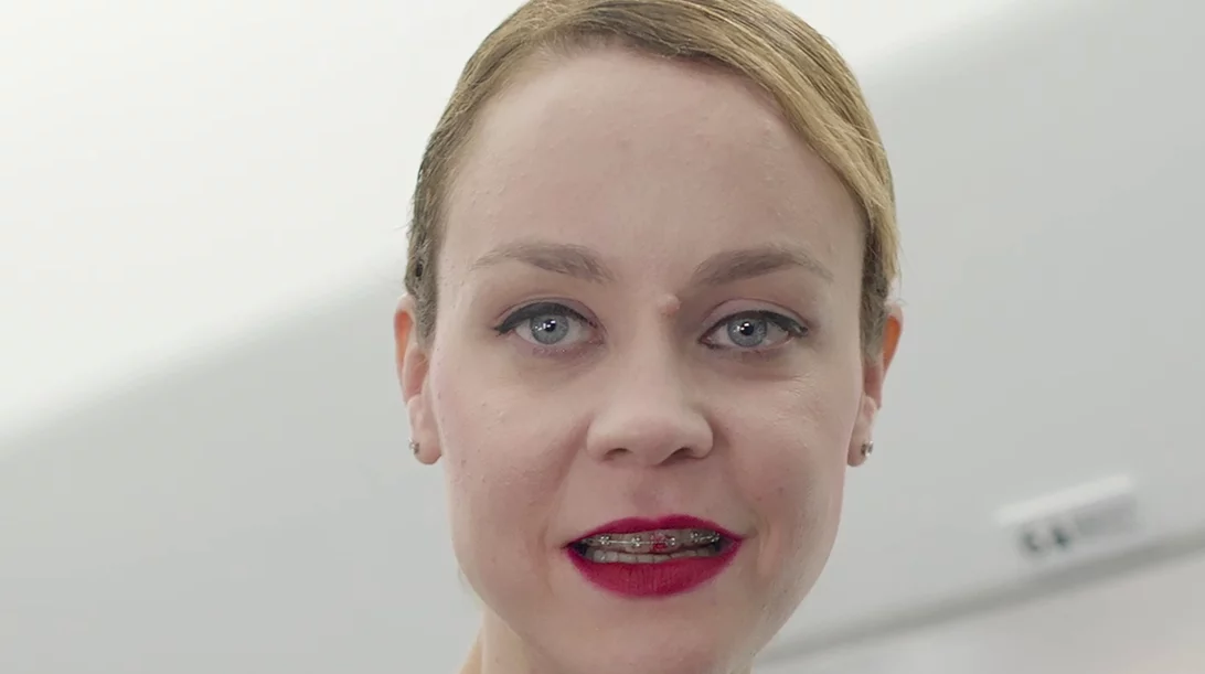 "Airhostess-737": Η νέα μικρού μήκους του Θανάση Νεοφώτιστου στο Λοκάρνο