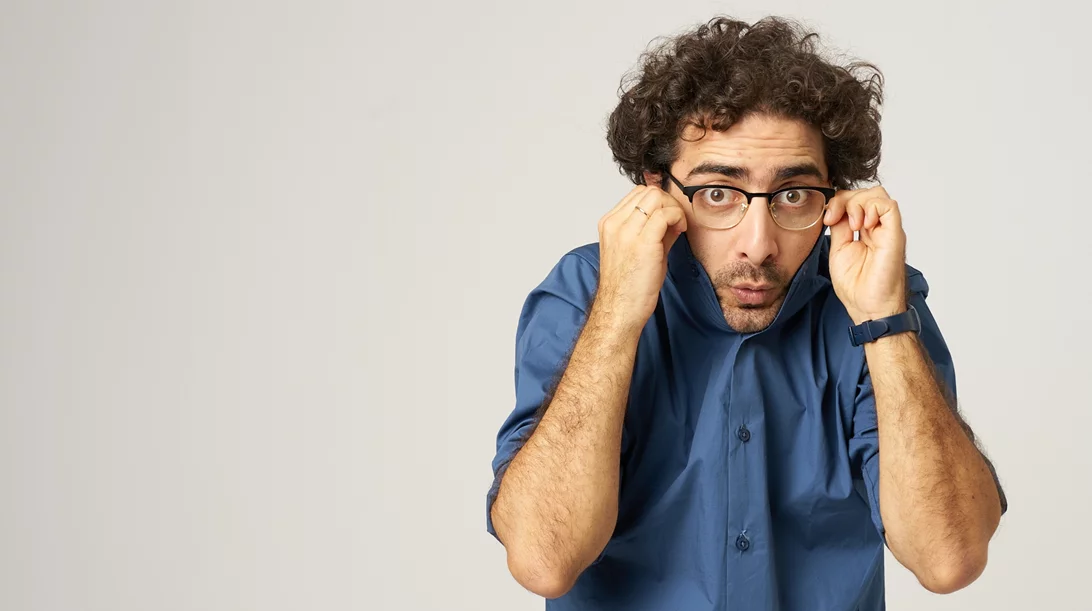 Ο Λάμπρος Φισφής επιστρέφει ανανεωμένος στο θέατρο "Τζένη Καρέζη" με το "Πολύ καλύτερα τώρα…"