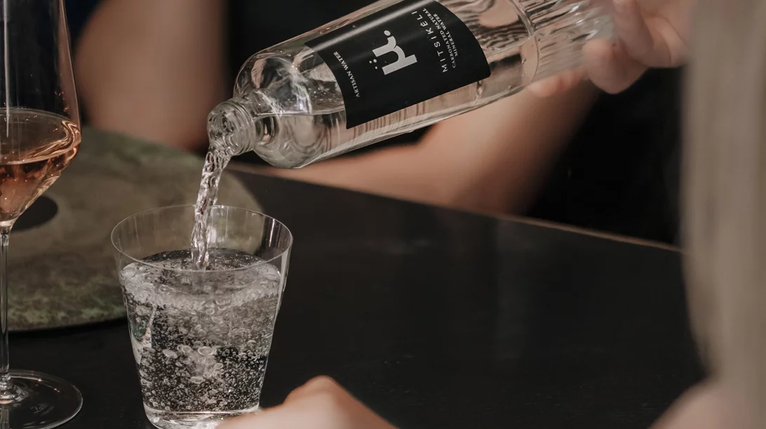 Υπάρχει ένα premium νερό που συμπλέει με το fine dining