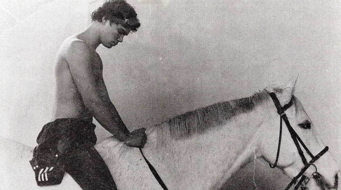 Radio Athènes και Arch φιλοξενούν έργα του Πόλυ Πεσλίκα