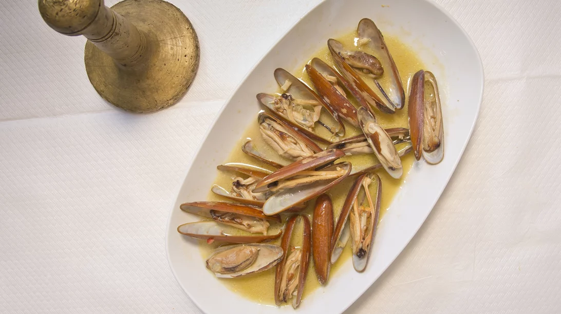 Η larger than life ψαροταβέρνα που σε ανεβάζει στο βουνό