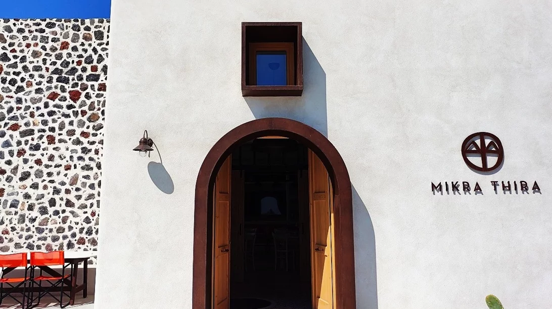 Στη Θηρασιά, για τα κρασιά του "Μικρά Θήρα"