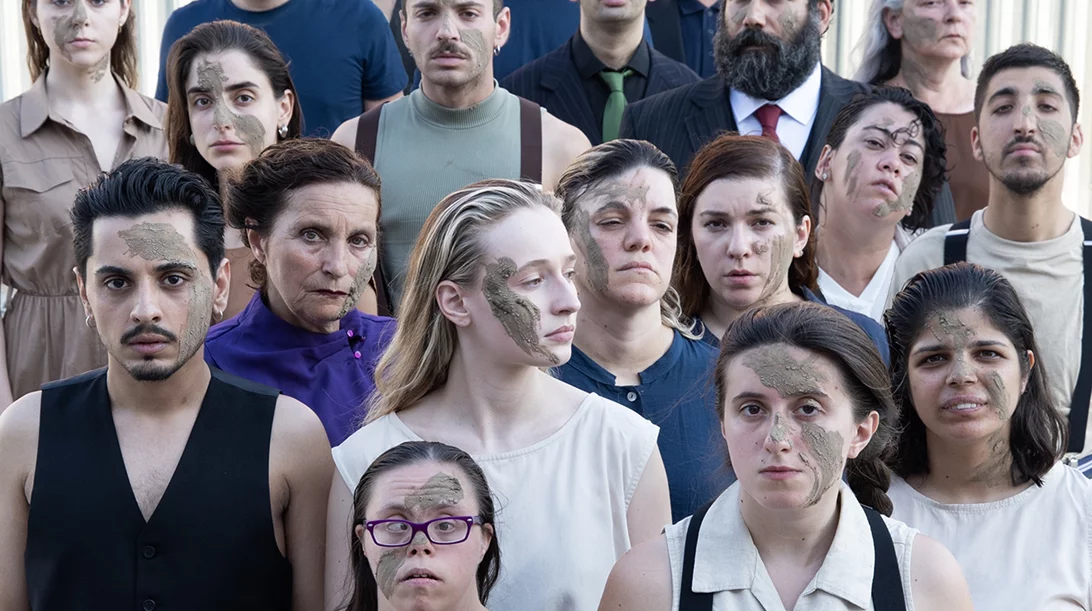 "Σχέδιο Αντιγόνη": Η ομάδα καλλιτεχνών με και χωρίς αναπηρία Εν Δυνάμει αναμετριέται για πρώτη φορά με το αρχαίο δράμα