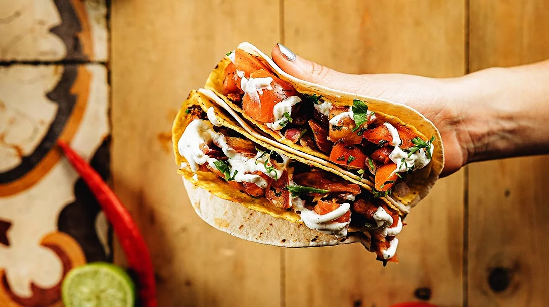 Πού θα φας διαβολεμένα νόστιμα tacos στην Αθήνα