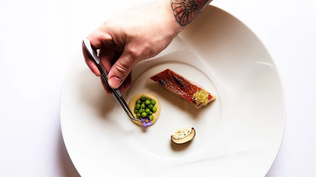 Πώς θα τρώμε στα εστιατόρια το 2026, σύμφωνα με τον Οδηγό Michelin