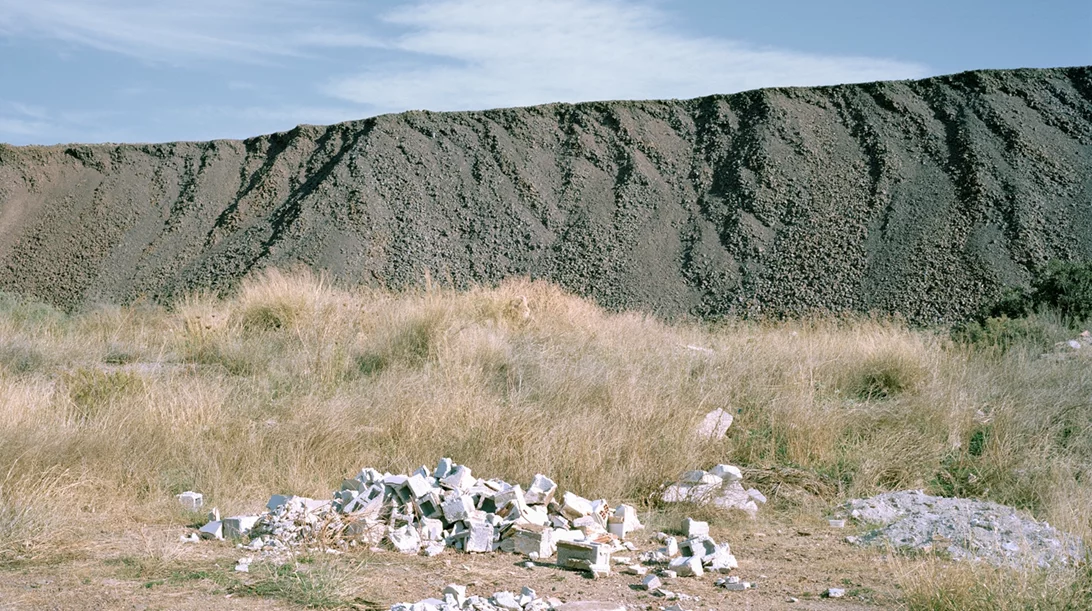 Η Λαυρεωτική γίνεται και πάλι ένας χώρος εικαστικού πειραματισμού, επαναφέροντας "απόηχους μιας μακρινής εποχής"