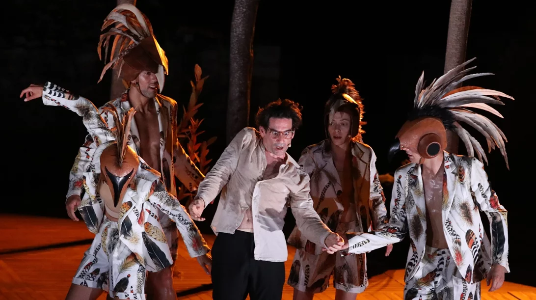 5 λόγοι για να δούμε τους "Όρνιθες" του Άρη Μπινιάρη