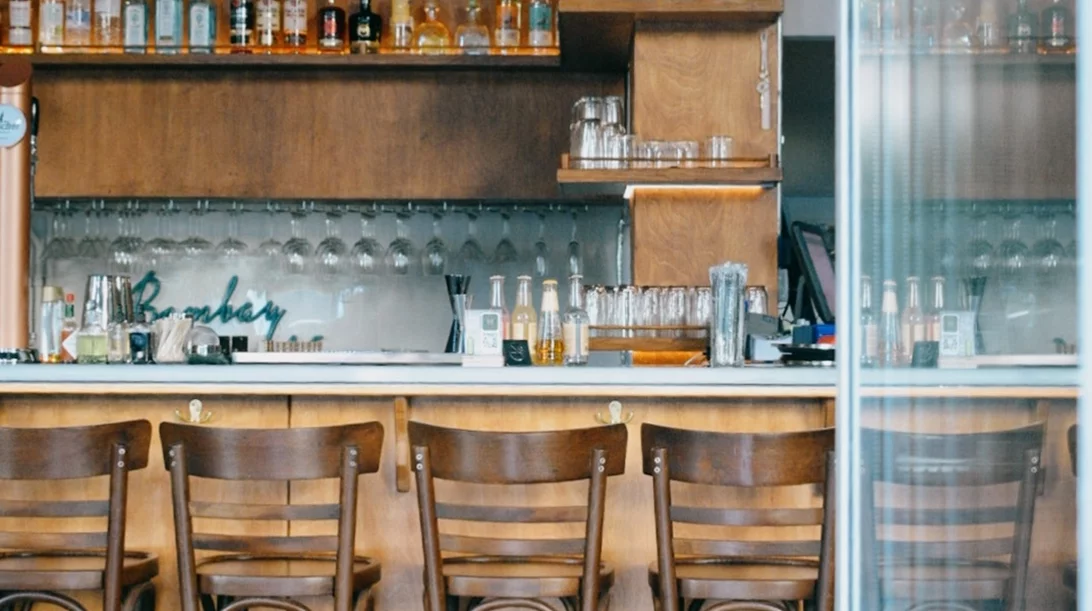 Ένα μπαρ... Τσιμπούρι μόλις άνοιξε στα Ιλίσια