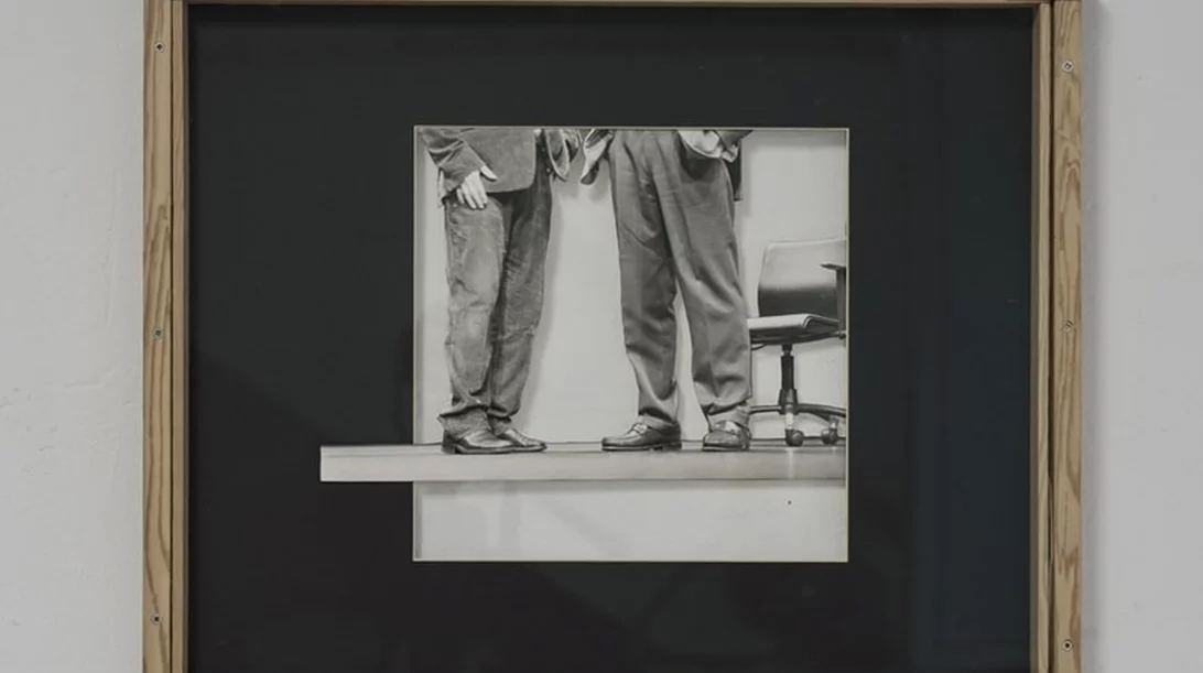 "C’est ma place": Καλλιτέχνες διερευνούν τους συμβολισμούς ενός φαινομενικά κοινότοπου αντικειμένου