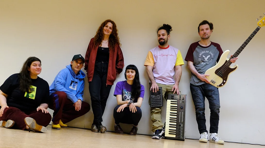 Tap Dance performance με κλακέτες και μουσική