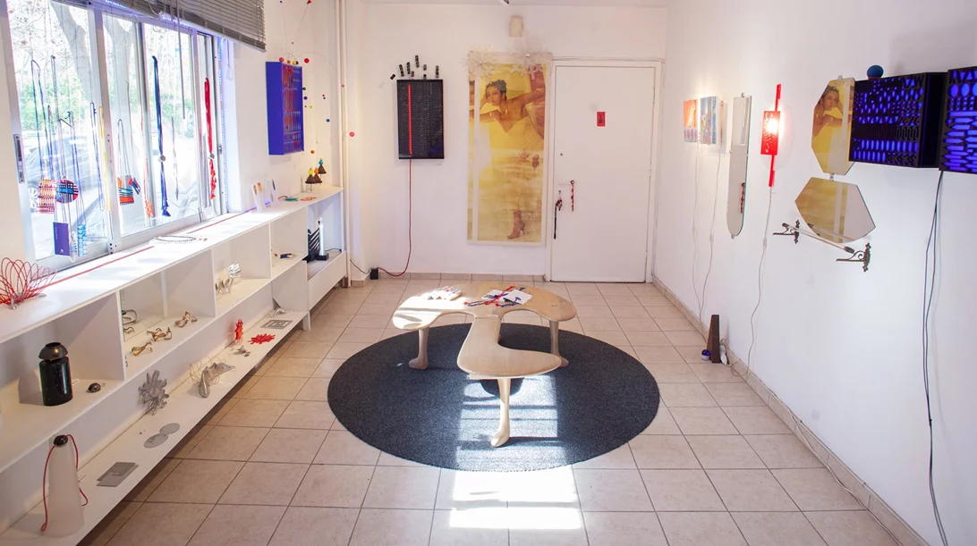 "Transition": Ευρηματικά, παιχνιδιάρικα έργα στην γκαλερί Paula Lakah