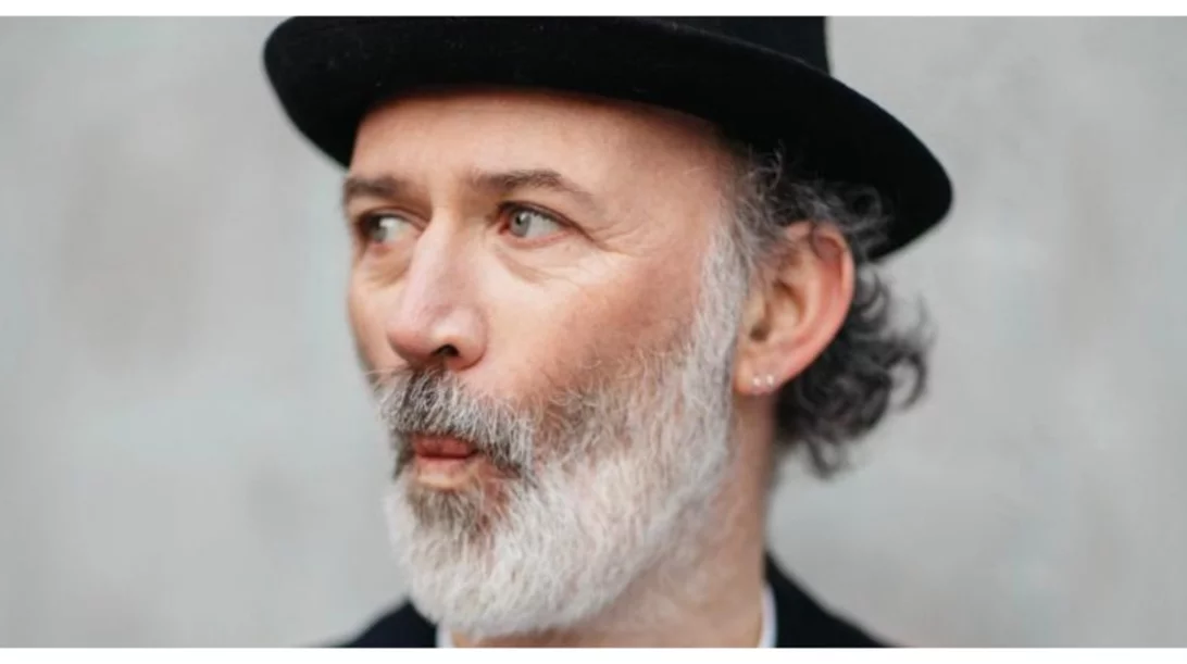 Ποιος Ιρλανδός θρύλος του stand-up έρχεται στην Αθήνα;