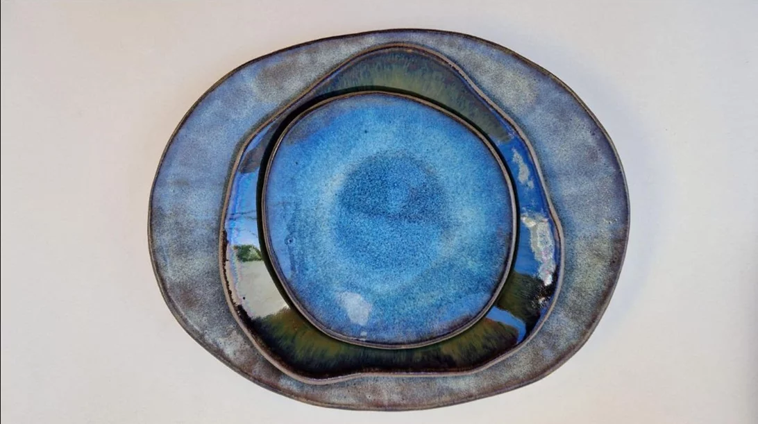 Μαθαίνουμε τα μυστικά του μαύρου πηλού στο εργαστήριο κεραμικής του Ιδρύματος Γουλανδρή