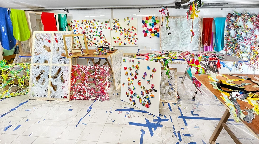 Ο Όμαρ Ζαφάρ κάνει "Ζωγραφική πέρα από τη Ζωγραφική"