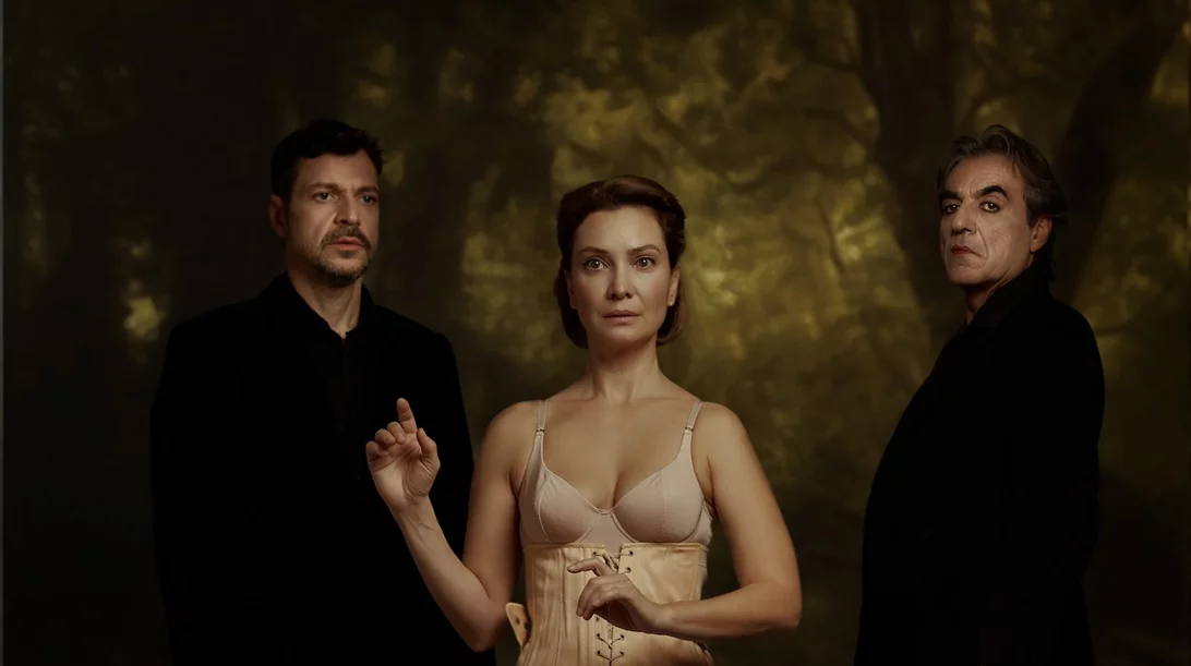 "Πορφυρά πανιά": Η Δανάη Ρούσσου γράφει για τη θεατρική μεταφορά της δημοφιλούς νουβέλας της ρωσικής λογοτεχνίας