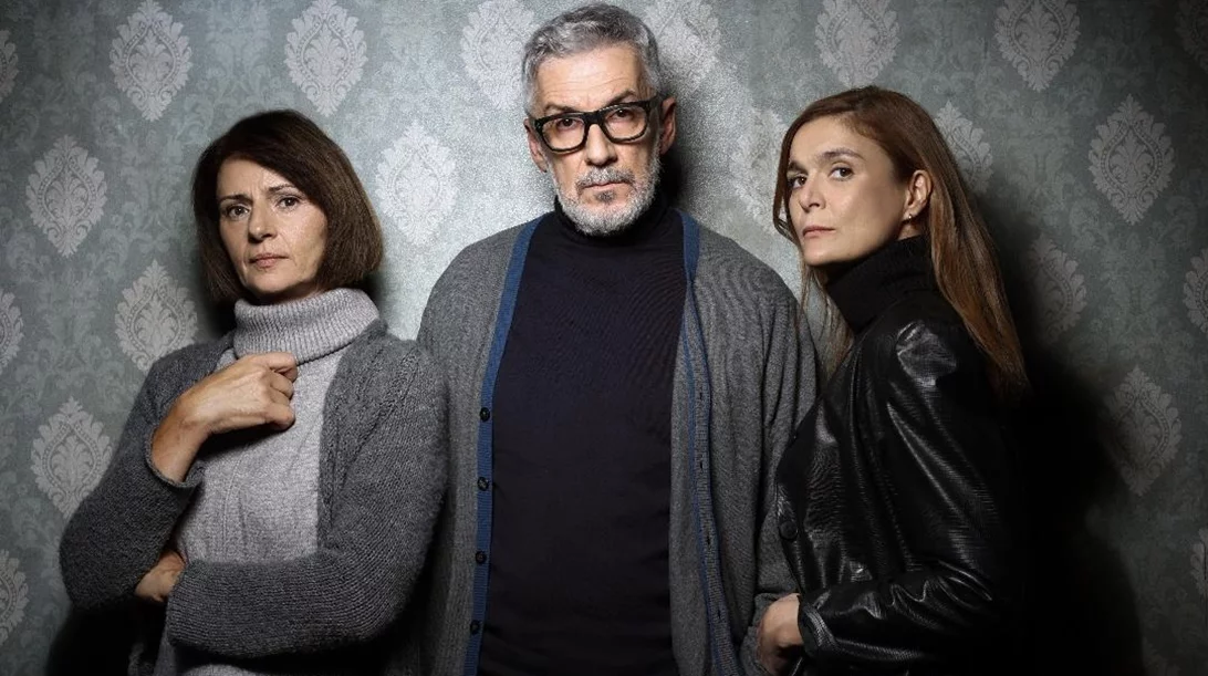 "Ράβδος": Η πολυσυζητημένη παράσταση επιστρέφει! Μια σύγκρουση γενεών με φόντο την κουλτούρα της ακύρωσης