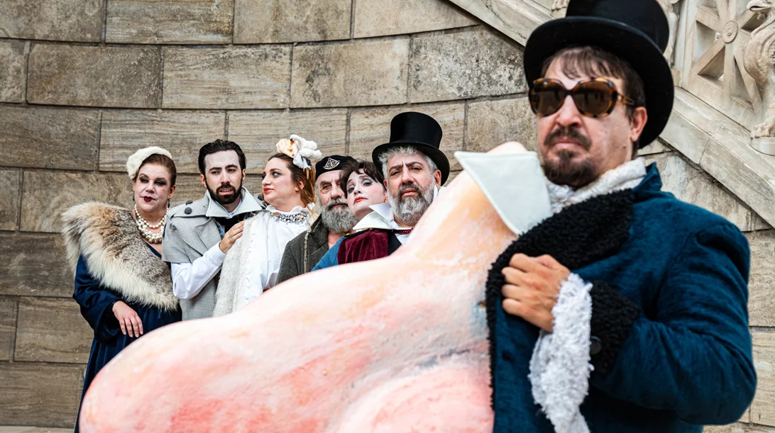 Σάτιρα σκηνοθετεί ο Νίκος Καμτσής και εμπνέεται από τον Γκόγκολ