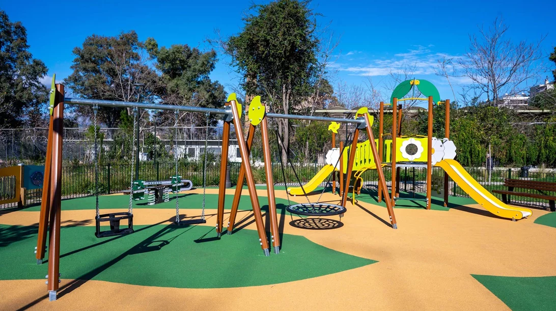 Επτά νέες, σύγχρονες παιδικές χαρές αποκτά η Αθήνα