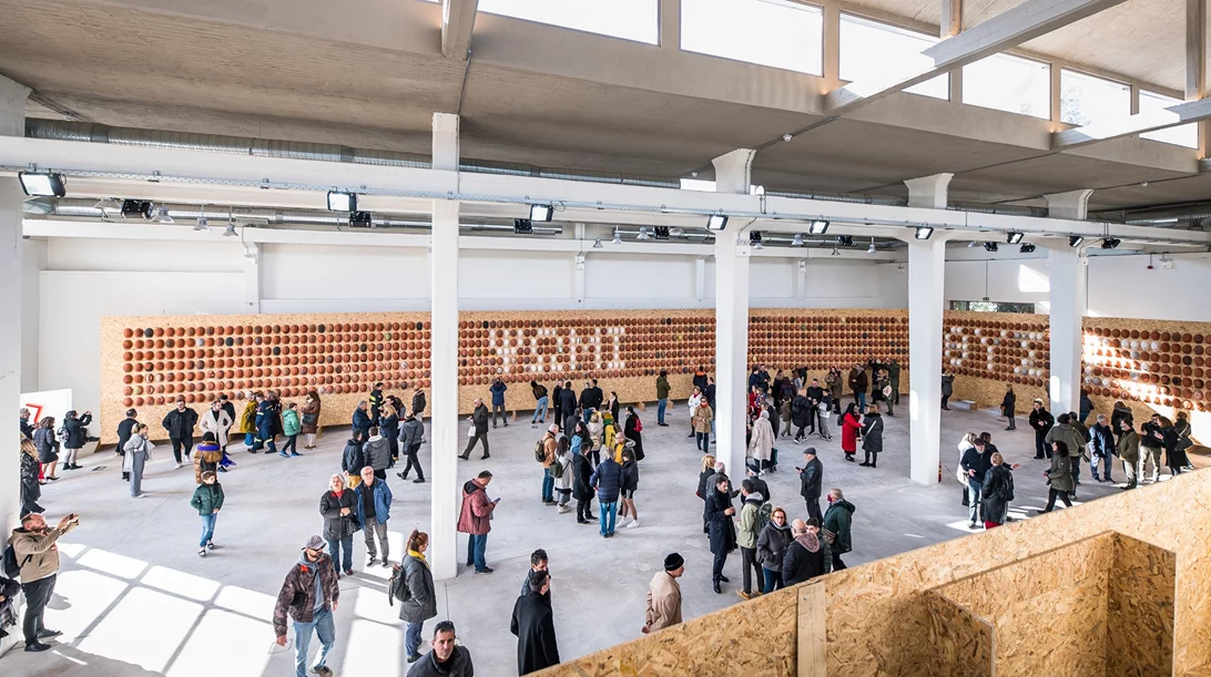 Μια τελευταία περιήγηση στις εκθέσεις της Ελευσίνας