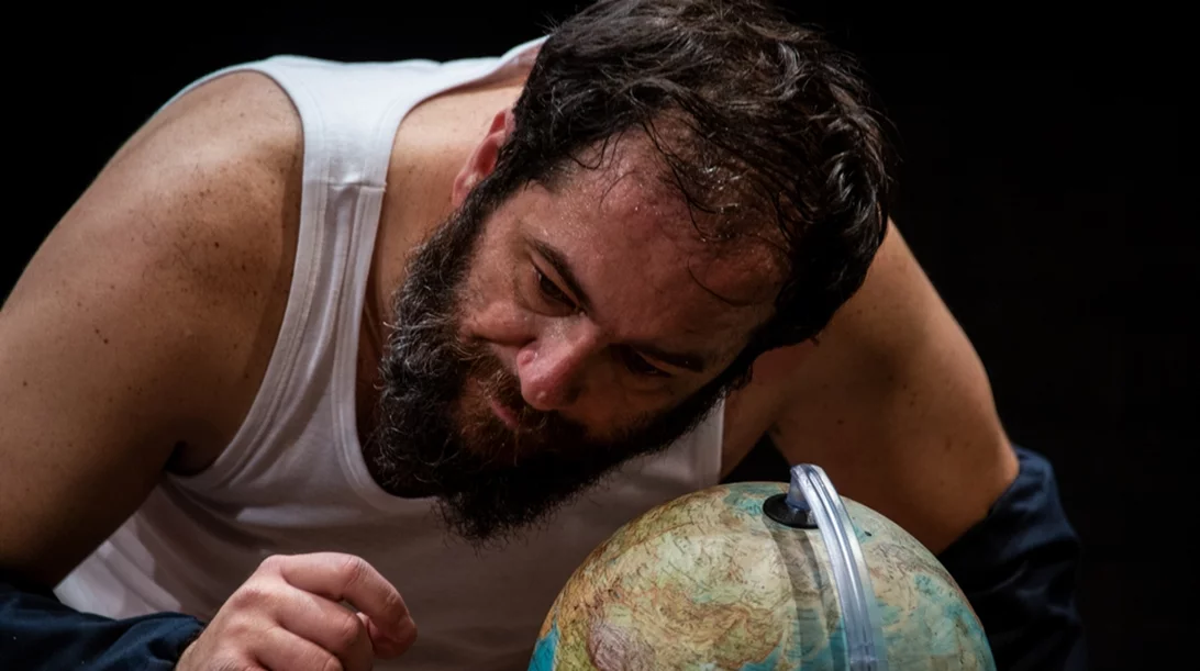 Το "Ημερολόγιο ενός τρελού" με τον Ιωσήφ Ιωσηφίδη επιστρέφει στο θέατρο Εν Αθήναις