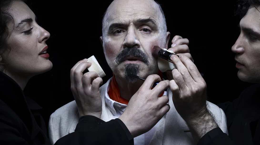 Νίκος Χατζόπουλος: "Το θέατρο είναι χώρος συνεργασίας και όχι επιβεβαίωσης σχέσεων εξουσίας"